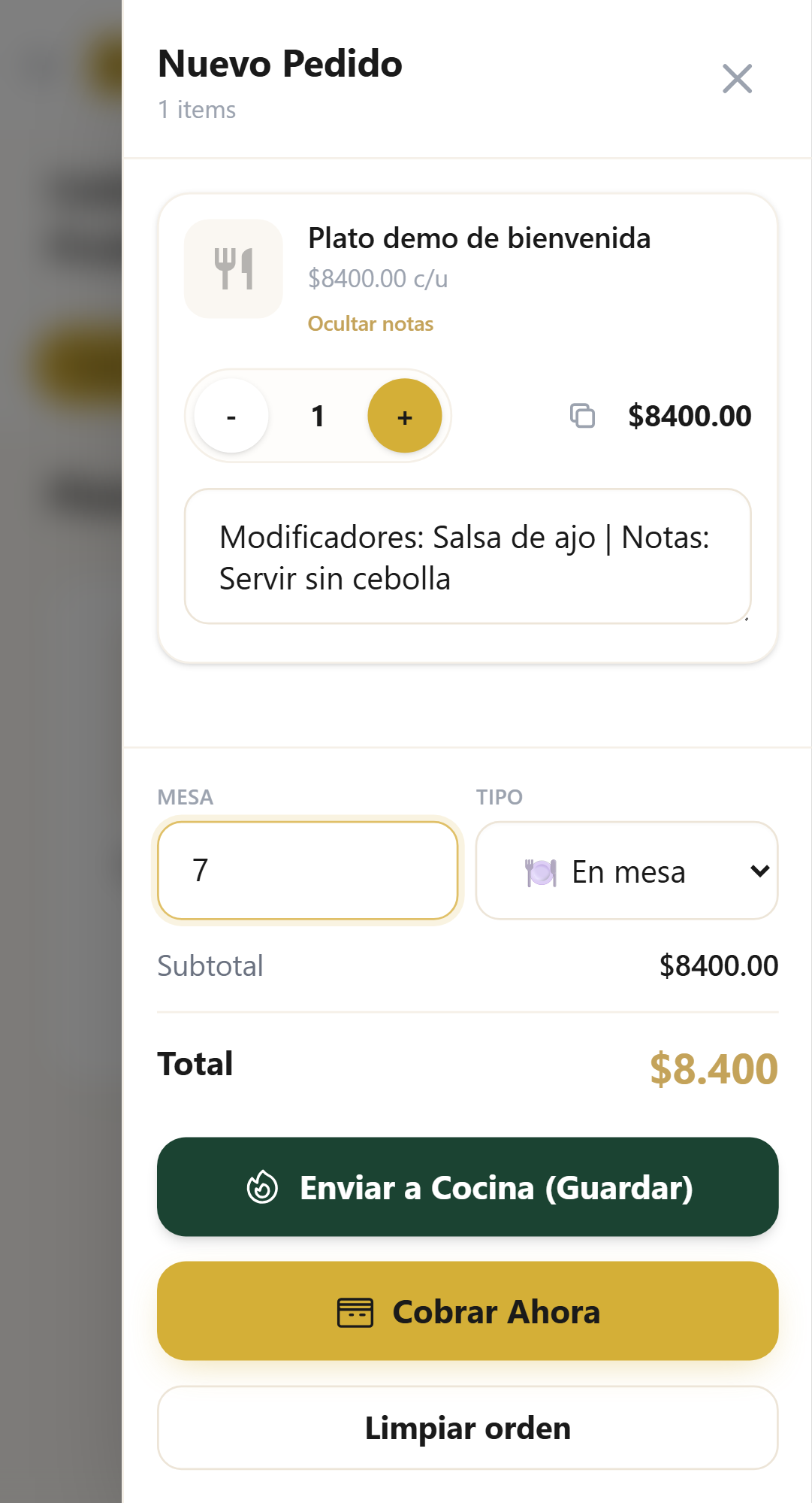 Mesa configurada antes de enviar a cocina